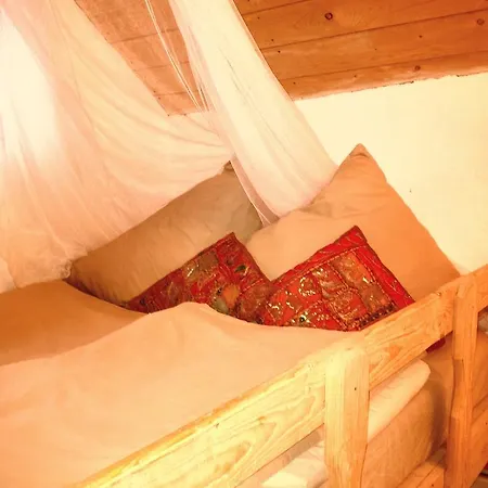 Bed & Breakfast Chy-kara Farm Camping *