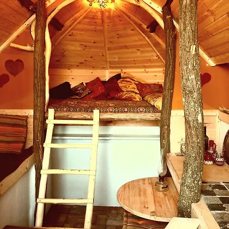 Chy-kara Farm Camping 住宿加早餐酒店 *