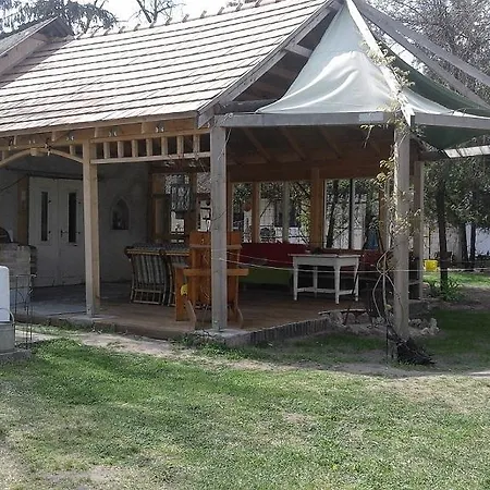 住宿加早餐酒店 Chy-kara Farm Camping