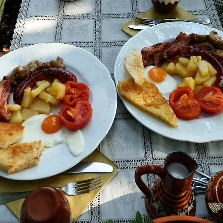 Bed & Breakfast Chy-kara Farm Camping *